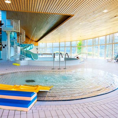 65099610d8911_destination-vacances-vosges-azureva-bussang-piscine-espace-aquatique